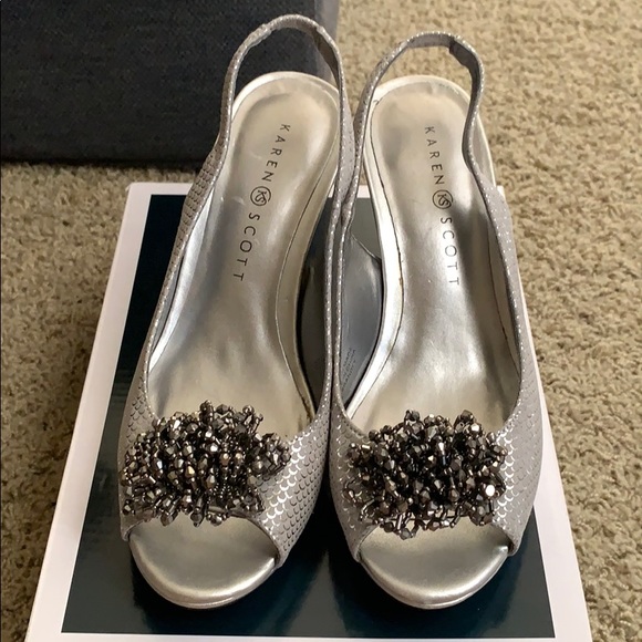 They’re in great condition. Only worn once. - Picture 1 of 4